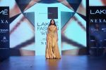 Pooja Hegde Walks Ramp For Sonaakshi Raaj At LFW Winter Festive 2017 on 20th Aug 2017 (7)_599a7cacbf162.JPG