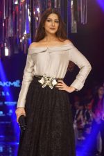 Sonali Bendre as Guest For Manish Malhotra At LFW Winter Festive 2017 on 20th Aug 2017 (209)_599aa445b53ef.JPG