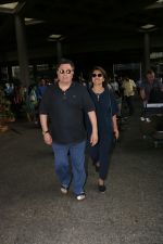 _Rishi Kapoor, Neetu Singh Spotted At Airport on 21st Aug 2017 (8)_599bcd5e5b599.JPG