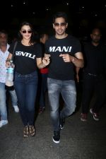 Jacqueline Fernandez, Sidharth Malhotra Spotted At Airport on 22nd Aug 2017 (26)_599e83ce9d780.JPG