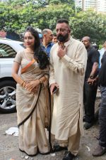 Sanjay Dutt, Manyata Dutt At The Shoot For The Ganesh Aarti on 23rd Aug 2017 (14)_599e74824cd23.JPG