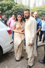 Sanjay Dutt, Manyata Dutt At The Shoot For The Ganesh Aarti on 23rd Aug 2017 (8)_599e748059d74.JPG