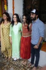 Tejaswini Kolhapure, Padmini Kolhapure, Shraddha Kapoor, Siddhanth Kapoor Celebrate Ganpati Chaturthi With Family At Home on 25th Aug 2017 (16)_59a236748c297.JPG