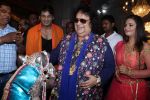 Bappi Lahiri Came For Darshan At Andheri Cha Raja on 28th Aug 2017 (52)_59a50801c4ac4.JPG