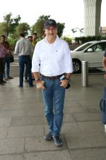 Anupam Kher Spotted At Airport on 31st Aug 2017 (4)_59a8f03e7ec41.JPG