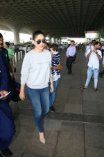 Kareena Kapoor Khan With Son Taimur Ali Khan Spotted At Airport on 31st Aug 2017 (6)_59a8f092d4c93.JPG