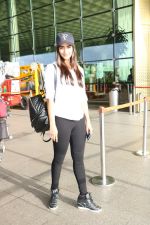 Pooja Hegde Spotted At Airport on 31st Aug 2017 (10)_59a90c5a94104.JPG