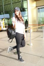 Pooja Hegde Spotted At Airport on 31st Aug 2017 (11)_59a90c5bb8078.JPG