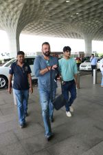 Sanjay Dutt Spotted At Airport on 31st Aug 2017 (6)_59a8f06da8216.JPG
