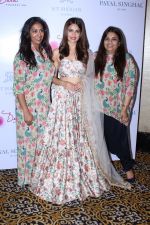 Kriti Kharbanda at the Preview Of Payal Singhals Collection on 1st Sept 2017 (51)_59aab02737896.JPG