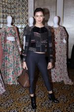 Sucheta Sharma at the Preview Of Payal Singhals Collection on 1st Sept 2017 (23)_59aab0565bb24.JPG