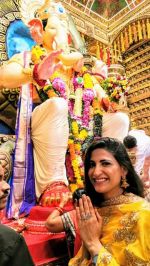 Aahana Kumra Visits Lalbaug Cha Raja For Darshan on 4th Sept 2017 (4)_59ae4ac895a50.jpg