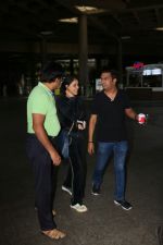 Genelia D_Souza Spotted At Airport on 4th Sept 2017 (11)_59ae4b8d5806b.JPG