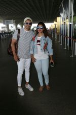 Gurmeet Choudhary, Debina Bonnerjee Spotted At Airport on 6th Sept 2017 (10)_59b0e42171871.JPG