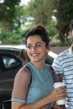 Taapsee Pannu Spotted At Airport on 7th Sept 2017 (11)_59b0f5488d2b4.JPG