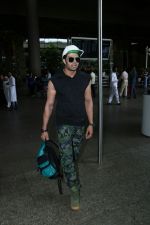 Manish Paul Spotted At Airport on 8th Sept 2017 (6)_59b2750209c3b.JPG
