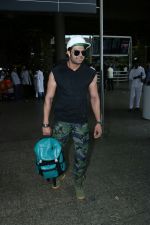 Manish Paul Spotted At Airport on 8th Sept 2017 (8)_59b27504b89af.JPG