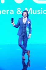Ranveer Singh at the Launch Of Vivo V7+ Flagship Device on 7th Sept 2017 (167)_59b24a6331f21.JPG