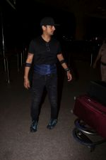 Sonu Nigam Spotted At Airport on 8th Sept 2017 (1)_59b397b31e48e.JPG