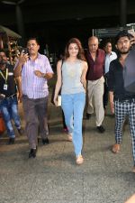 Kajal Aggarwal Spotted At Airport on 9th Sept 2017 (11)_59b4b6fac1f18.JPG