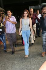 Kajal Aggarwal Spotted At Airport on 9th Sept 2017 (12)_59b4b6fc474a0.JPG