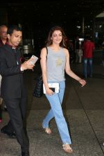 Kajal Aggarwal Spotted At Airport on 9th Sept 2017 (6)_59b4b6f1d271c.JPG
