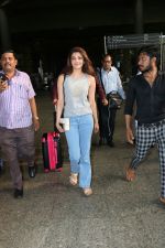 Kajal Aggarwal Spotted At Airport on 9th Sept 2017 (7)_59b4b6f3c996d.JPG