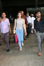 Kajal Aggarwal Spotted At Airport on 9th Sept 2017 (8)_59b4b6f60e2cb.JPG