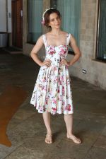 Kangana Ranaut Spotted During Promotional Interview For Film Simran on 9th Sept 2017 (11)_59b4b7012a016.JPG