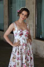 Kangana Ranaut Spotted During Promotional Interview For Film Simran on 9th Sept 2017 (17)_59b4b704d2a2f.JPG