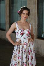 Kangana Ranaut Spotted During Promotional Interview For Film Simran on 9th Sept 2017 (18)_59b4b705753cc.JPG