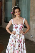 Kangana Ranaut Spotted During Promotional Interview For Film Simran on 9th Sept 2017 (9)_59b4b6fff0c89.JPG