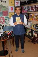 Vishal Bhardwaj At Book Launch of UP 65 by Nikhil Sachan on 13th Sept 2017 (31)_59ba2112b8a65.JPG