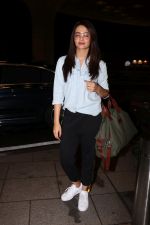 Suvreen Chawla Spotted At Airport on 14th Sept 2017 (1)_59bb84fde115c.JPG