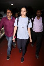 Shraddha Kapoor Spotted At Airport on 15th Sept 2017 (15)_59bc8ac3ea9b1.JPG