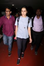 Shraddha Kapoor Spotted At Airport on 15th Sept 2017 (16)_59bc8ac4a2db1.JPG
