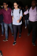 Shraddha Kapoor Spotted At Airport on 15th Sept 2017 (17)_59bc8ac570c2e.JPG