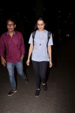 Shraddha Kapoor Spotted At Airport on 15th Sept 2017 (4)_59bc8abc8d263.JPG