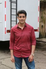 Gautam Rode promote Aksar 2 on the Sets Of Comedy Show Comedy Dangal on 17th Sept 2017 (65)_59bf730be51cb.JPG