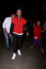 Varun Dhawan Spotted At Airport on 17th Sept 2017 (3)_59bf70279647a.JPG