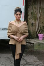 Zareen Khan promote Aksar 2 on the Sets Of Comedy Show Comedy Dangal on 17th Sept 2017 (88)_59bf733781a39.JPG