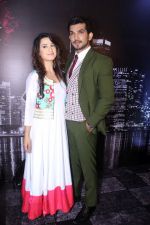 Arjun Bijlani, Alisha Panwar at the Launch of colors new tv show Ishq mein Marjawan on 18th Sept 2017 (8)_59c0c01bbd578.JPG
