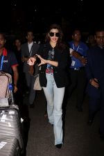 Jacqueline Fernandez Spotted At Airport on 19th Sept 2017 (10)_59c0b49a64706.JPG