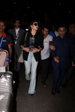 Jacqueline Fernandez Spotted At Airport on 19th Sept 2017 (16)_59c0b49eafe0a.JPG