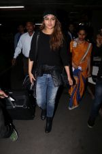 Sonakshi Sinha Spotted At Airport on 18th Sept 2017 (18)_59c0b52c0e69d.JPG