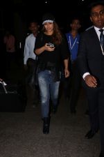 Sonakshi Sinha Spotted At Airport on 18th Sept 2017 (8)_59c0b52423776.JPG