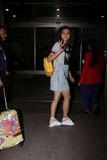 Taapsee Pannu Spotted At Airport on 18th Sept 2017 (14)_59c0b55409be3.JPG