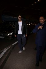 Varun Dhawan, Jacqueline Fernandez Spotted At Airport on 19th Sept 2017 (2)_59c0b5d663ee4.JPG