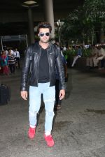 Manish Paul Spotted At Airport on 21st Sept 2017 (12)_59c516606c891.JPG