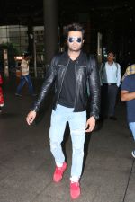Manish Paul Spotted At Airport on 21st Sept 2017 (3)_59c5164de8826.JPG